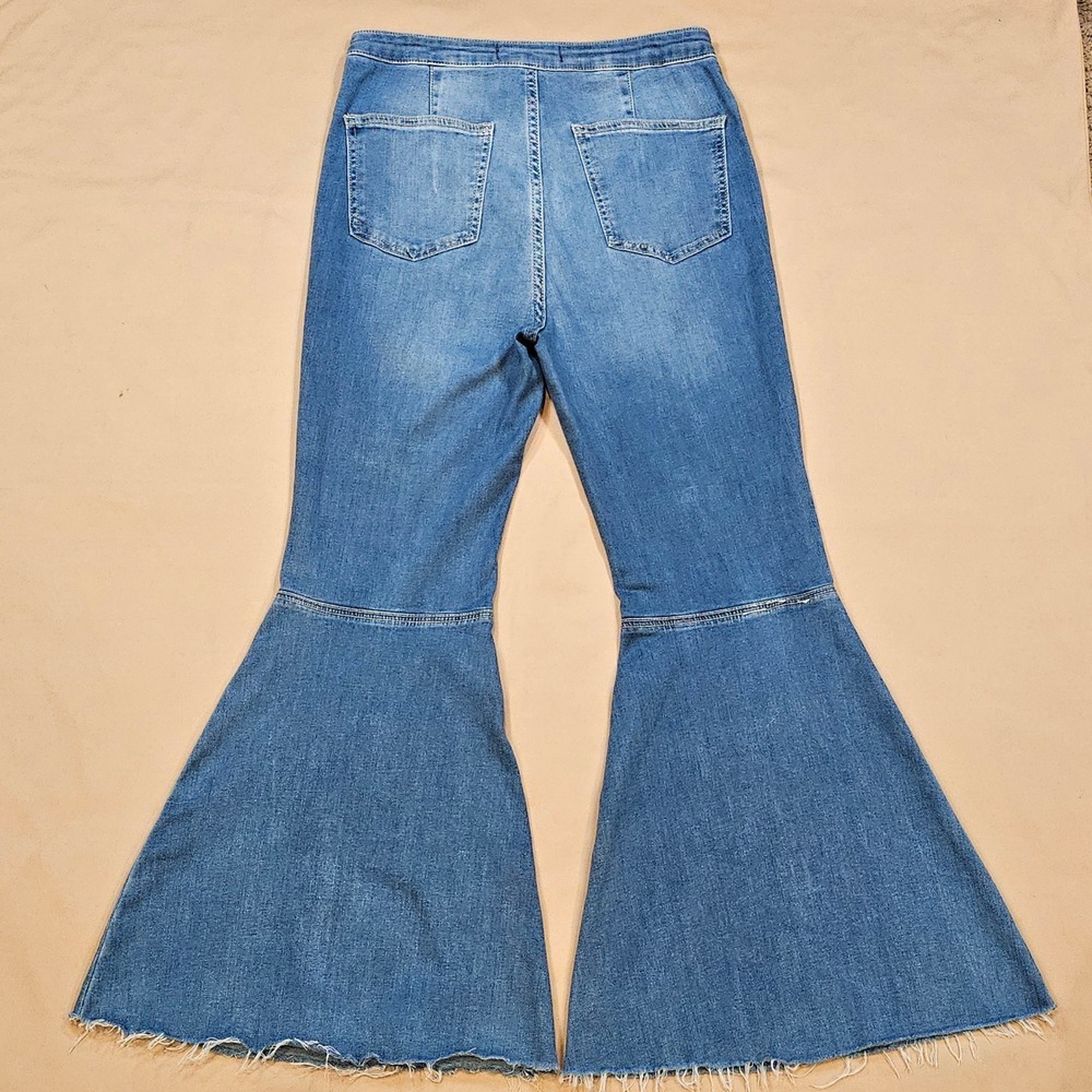 We The Free Just Float On Flare Bell Bottom Denim Jeans Raw Hem Blue Womens 31 - Picture 7 of 11